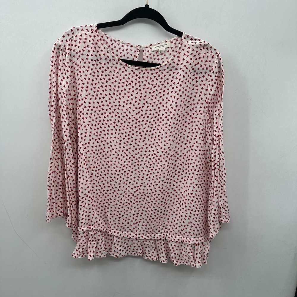 BEACH LUNCH LOUNGE white-red floral loose fit ruffle bottom woman's pullover top